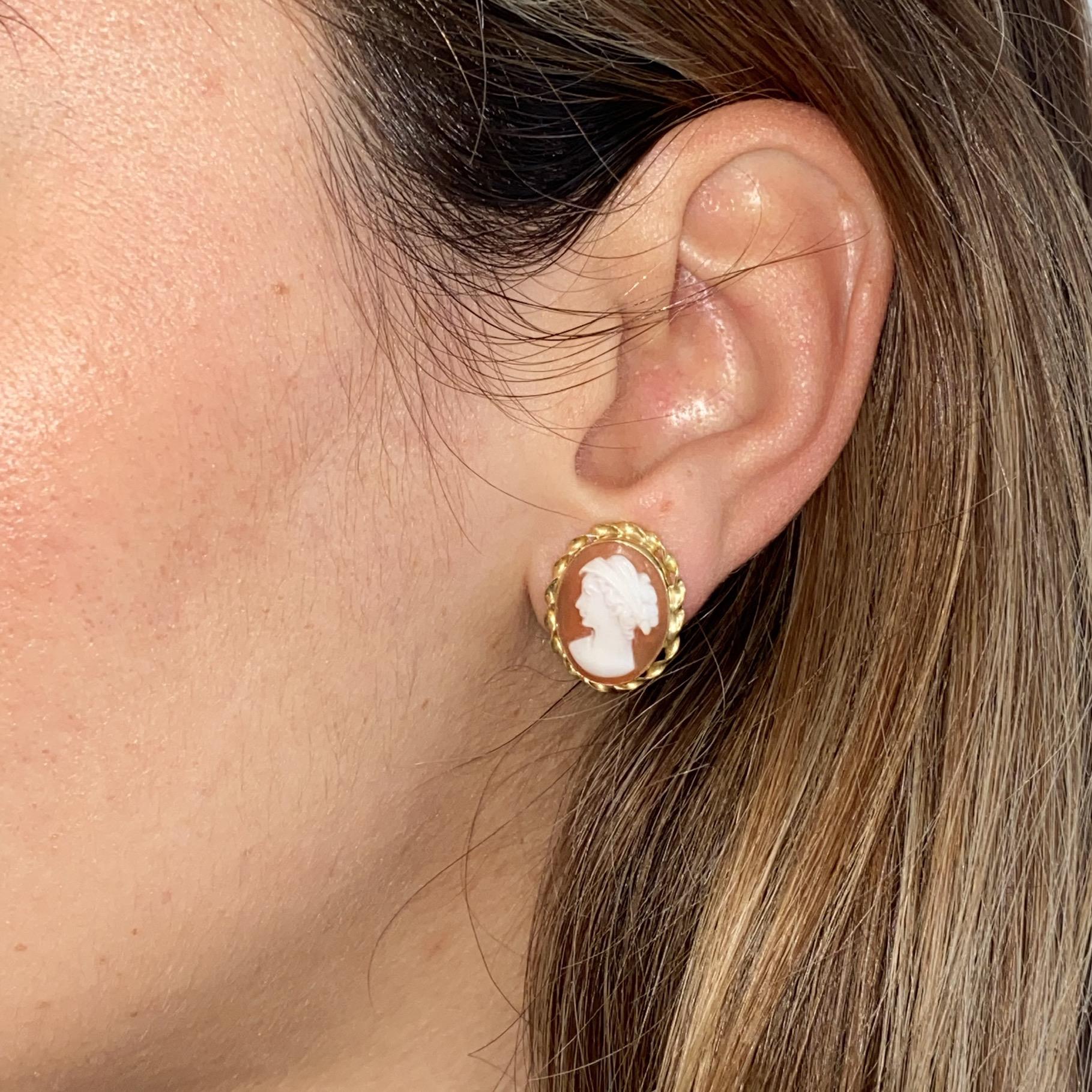 Orecchini vintage in oro 18kt e cammeo