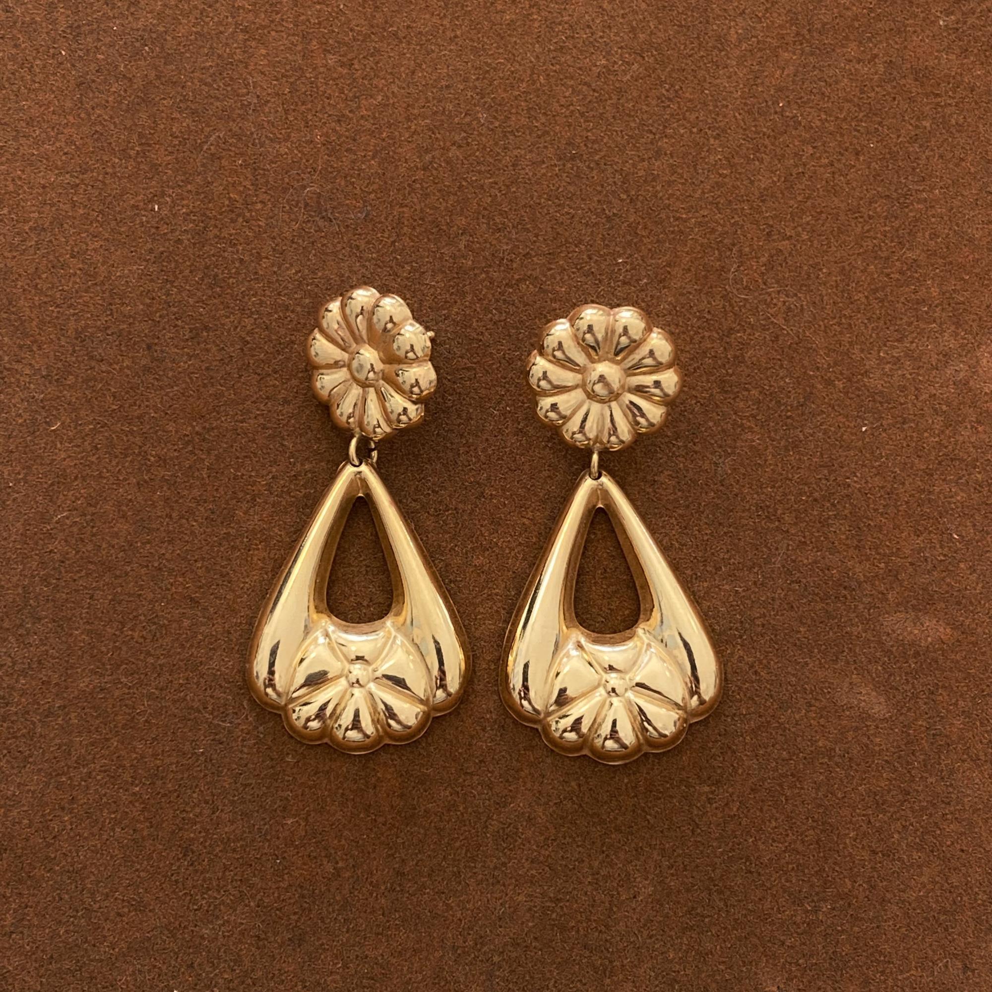 Orecchini vintage in oro 18kt fiore con pendente
