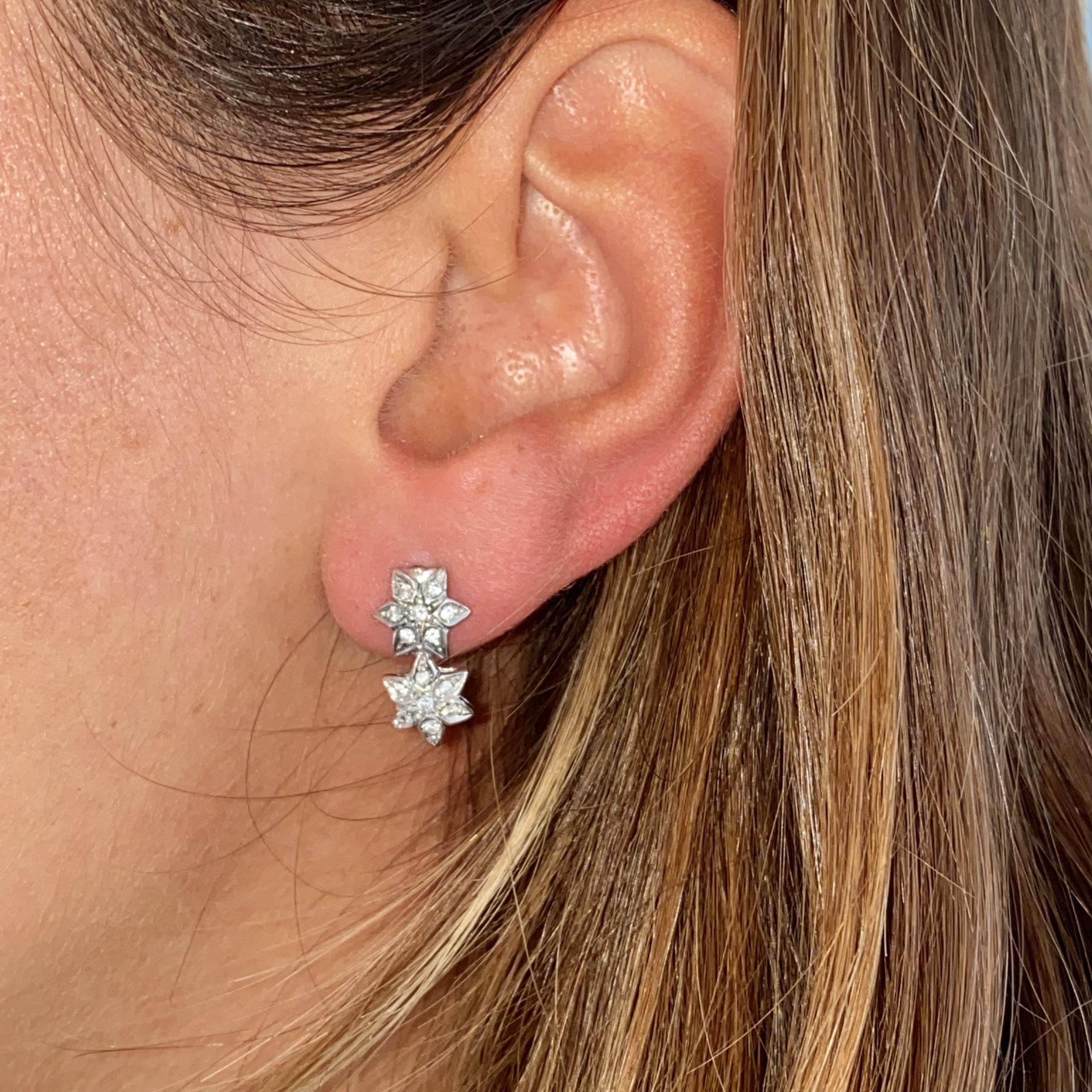 Orecchini vintage in oro 18kt fiori con diamanti ct 0,25 ca.