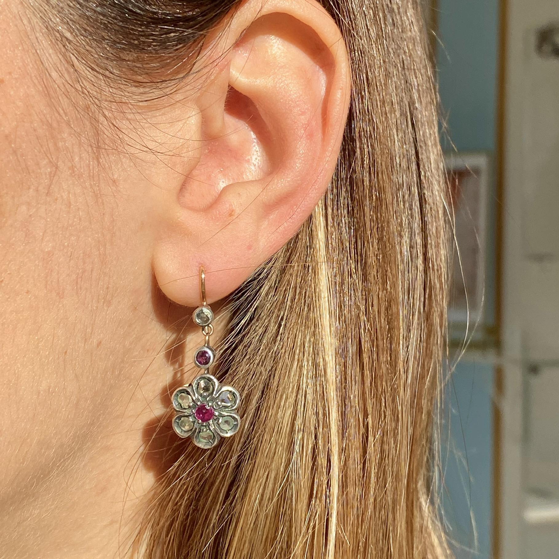 Orecchini vintage in oro 9kt e argento con rubini ct 0,30 ca. e diamanti ct 0,35 ca.