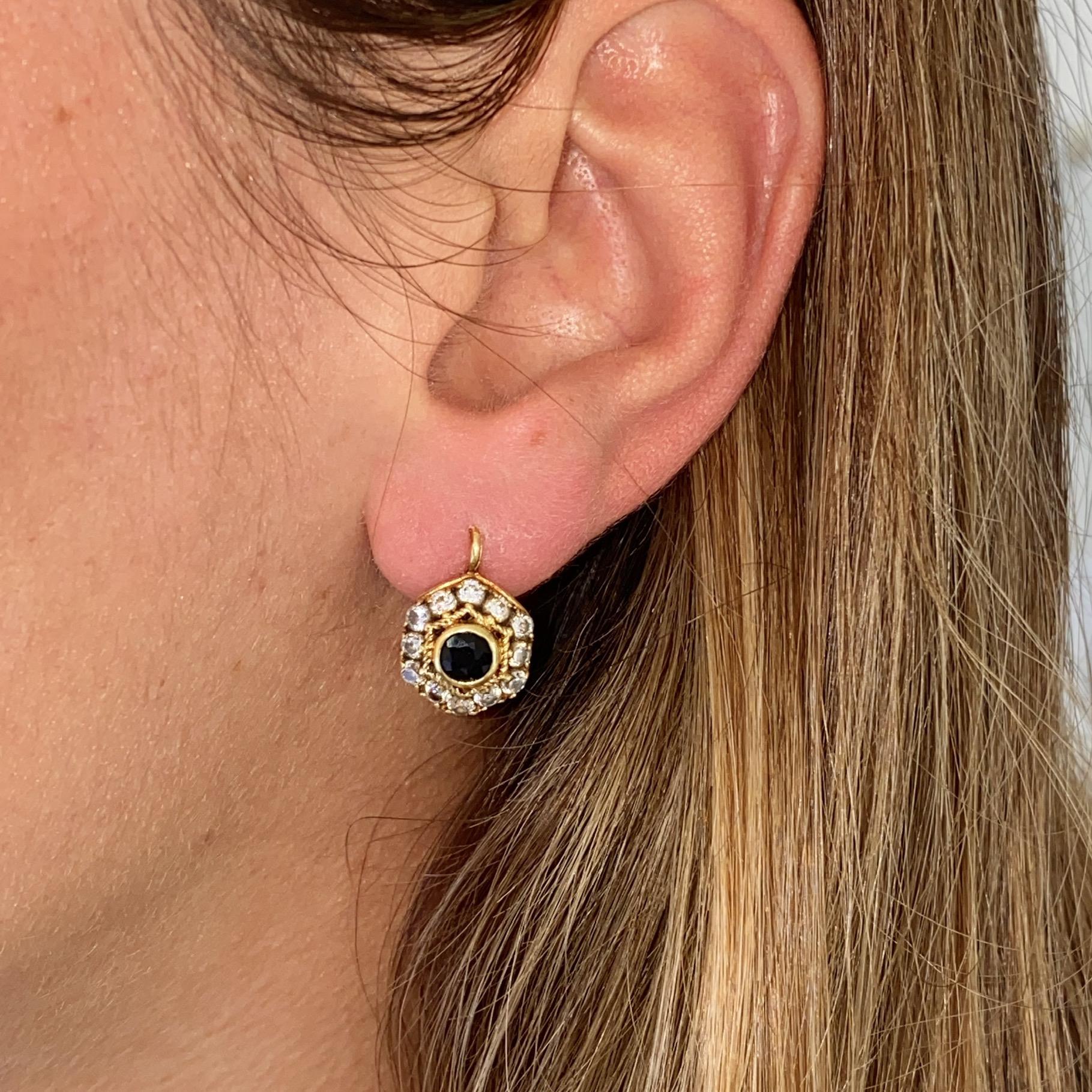 Orecchini vintage margherita in oro 18kt con zaffiri ct 0,50 ca. e zirconi